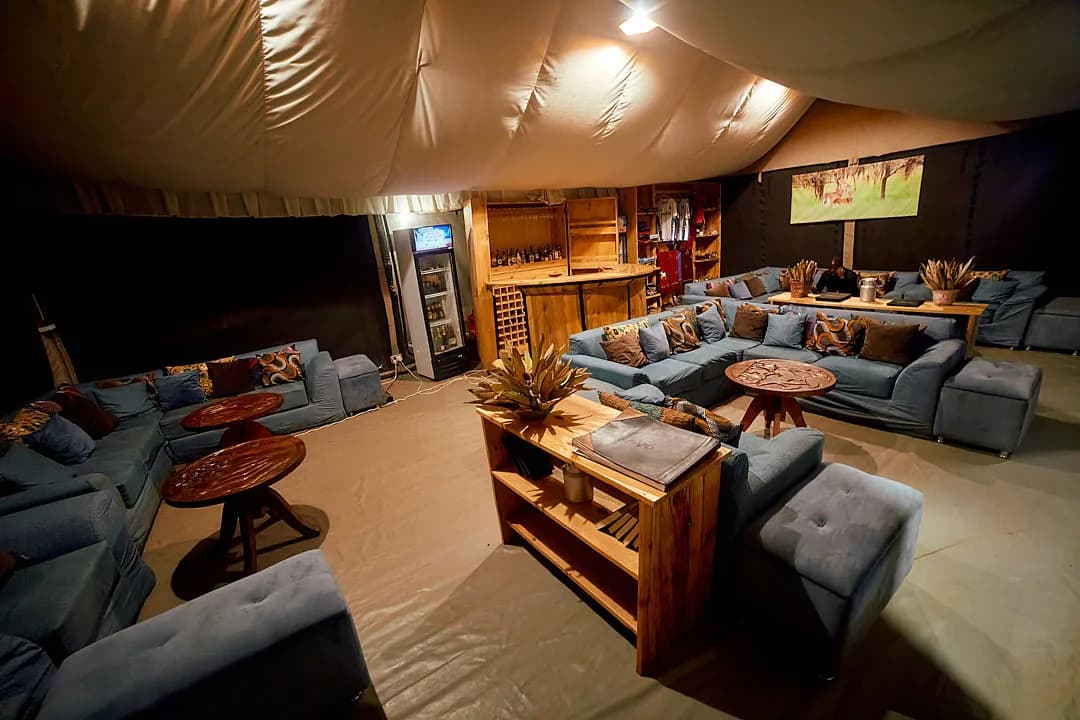 Lounge tent with sofas, coffee tables and a bar